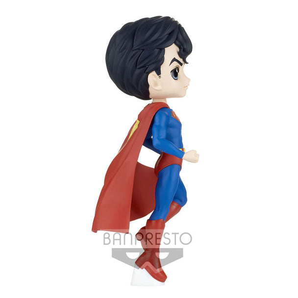 Détail de la figurine Superman Q Posket montrant le visage stylisé et les yeux expressifs