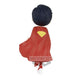 Figurine Superman Q Posket BANPRESTO posée sur un socle avec logo DC Comics