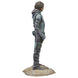 Statue Dune Chani 23cm exposée sur un socle avec éclairage mettant en valeur les détails