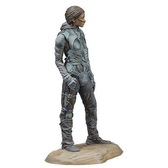 Photo de la figurine Dune Chani sous un angle dynamique illustrant la posture