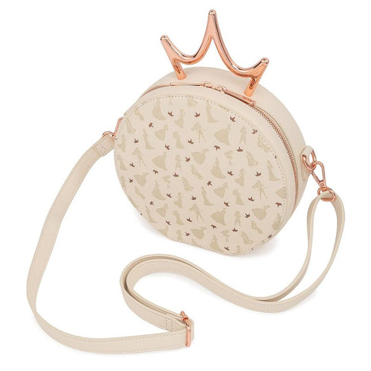 Détail de la couronne métallique brillante sur le sac Disney Princess Loungefly