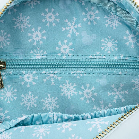 Photo latérale montrant l'épaisseur et la forme compacte du sac Loungefly Disney