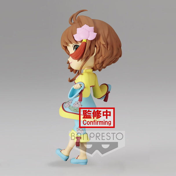 Profil latéral de la figurine Sakura Kinomoto Clear Card montrant les détails de la robe