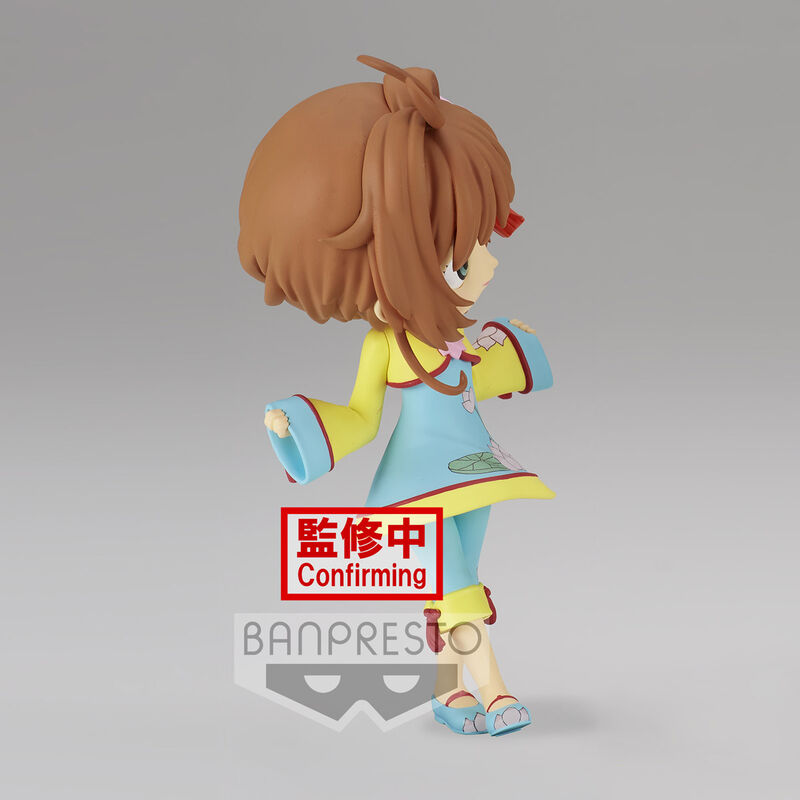 Vue arrière de la figurine Q Posket Sakura Kinomoto mettant en valeur la coiffure et les accessoires