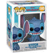 Vue rapprochée de la figurine Funko POP Stitch souriant, présentant son design unique et sa boîte cadeau