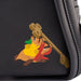 Sac à dos Loungefly Disney Cendrillon porté par un modèle, montrant son style et sa taille