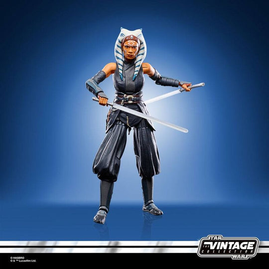 Zoom sur le visage détaillé de la figurine Ahsoka Tano en PVC