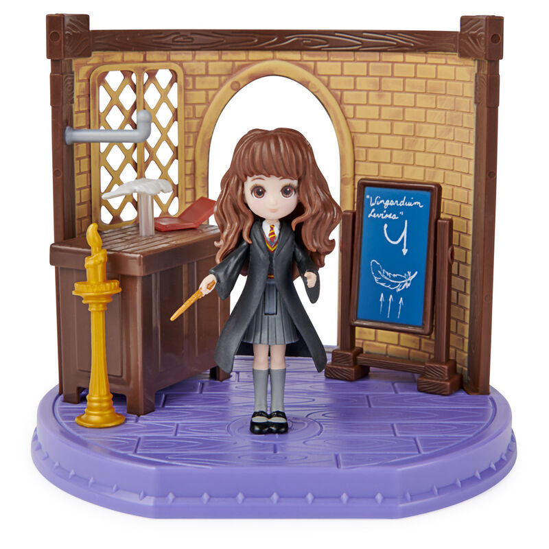 Coffret Harry Potter Magic Enchantments Classroom avec la figurine Hermione de 5 cm en présentation