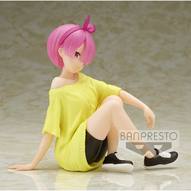 Profil latéral de la figurine Ram Re:Zero montrant la posture d'entraînement relax