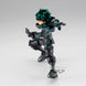 Vue latérale de la figurine Izuku Midoriya montrant les détails de la tenue et des cheveux