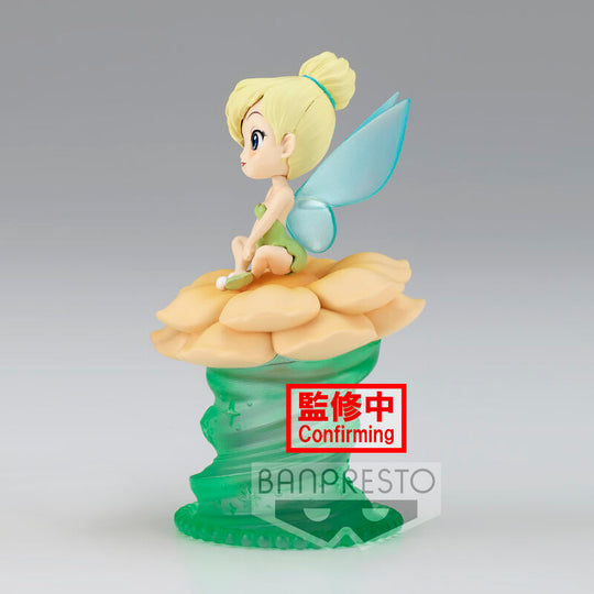 Profil gauche de la figurine Clochette Q Posket montrant ses ailes translucides et sa robe verte