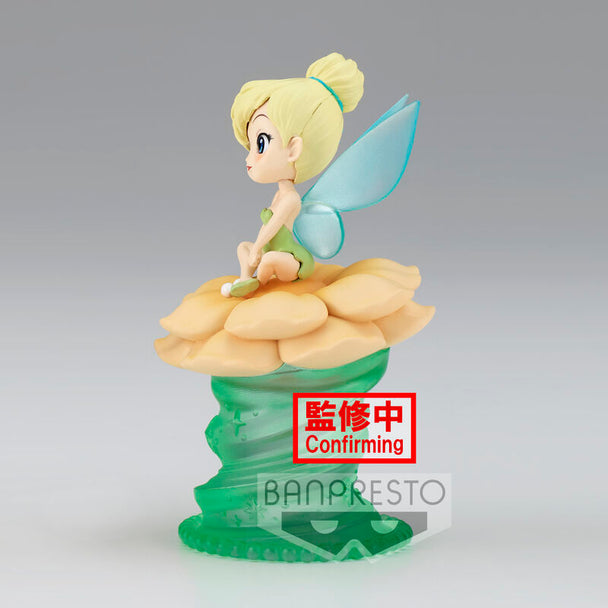 Profil gauche de la figurine Clochette Q Posket montrant ses ailes translucides et sa robe verte