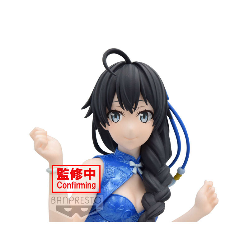 Profil gauche de la figurine BANPRESTO montrant les détails soignés de Yukino Yukinoshita à 18 cm