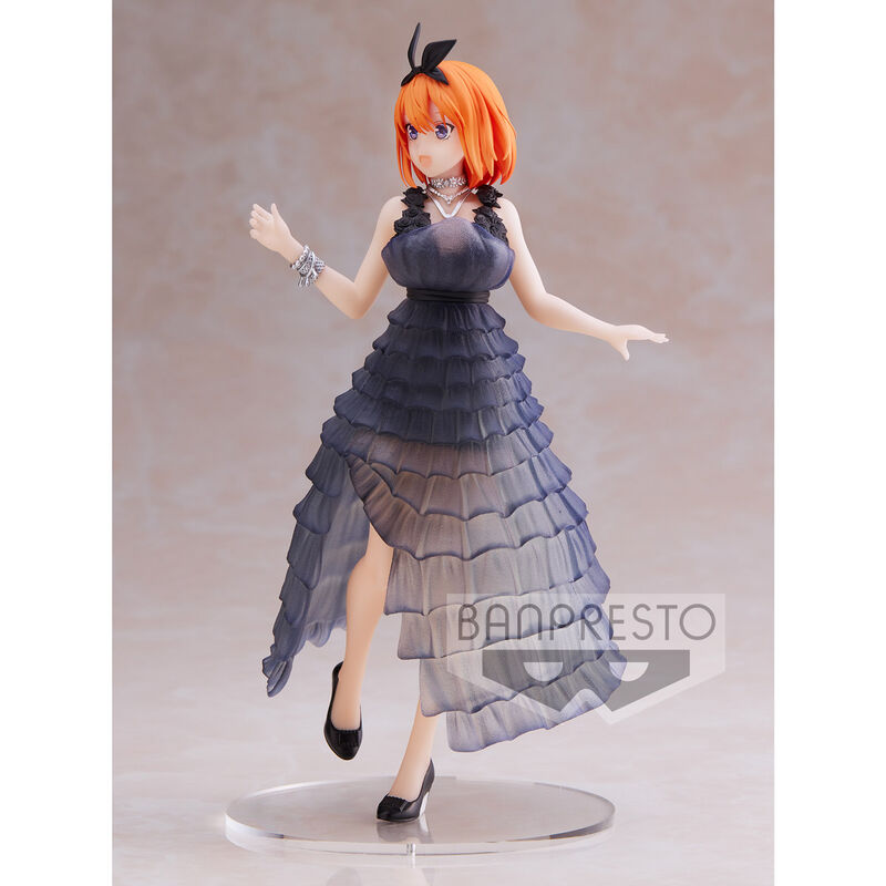 Profil latéral de la figurine Yotsuba Nakano signée BANPRESTO, mettant en valeur la posture dynamique