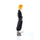 Figurine Takemichi Hanagaki Tokyo Revengers posée sur socle, vue latérale