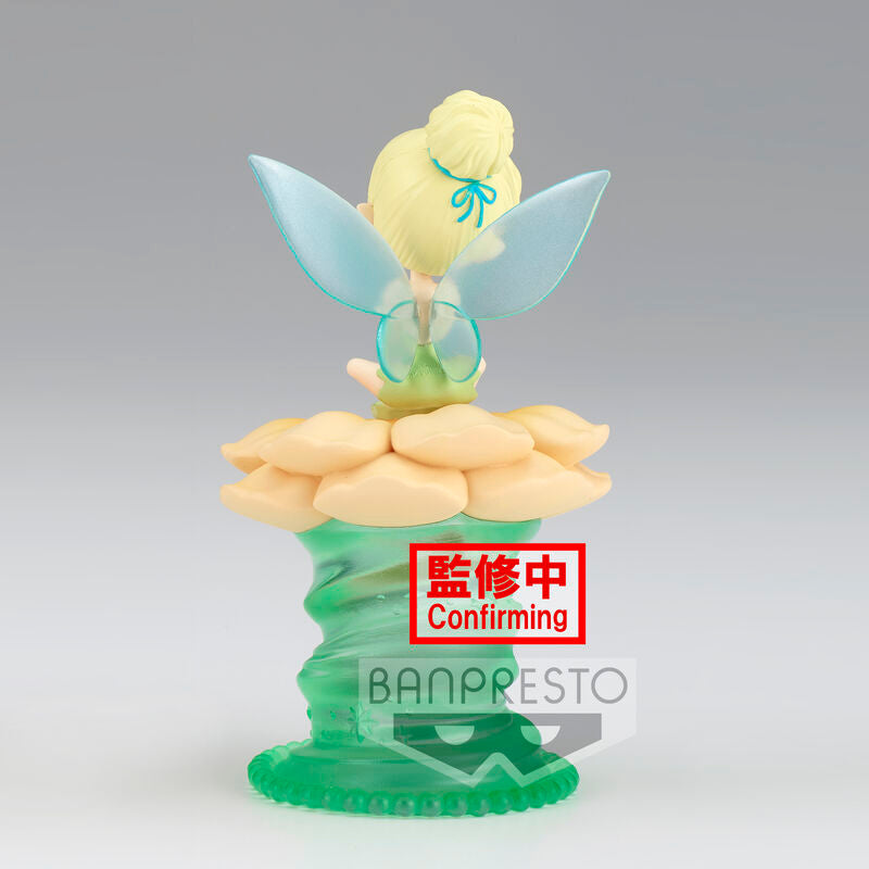 Gros plan sur le visage expressif et les yeux grands de la figurine Clochette Q Posket