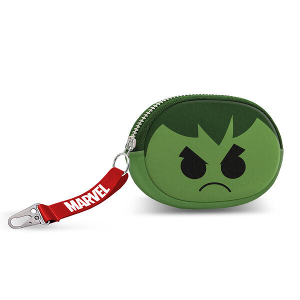 Détail du fermoir du porte-monnaie Marvel Chibi avec logo KARACTERMANIA