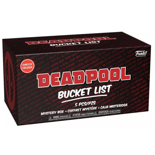 Détail des objets inclus dans le Kit Mistery Box Deadpool : porte-clés, stylo, lanière et badge