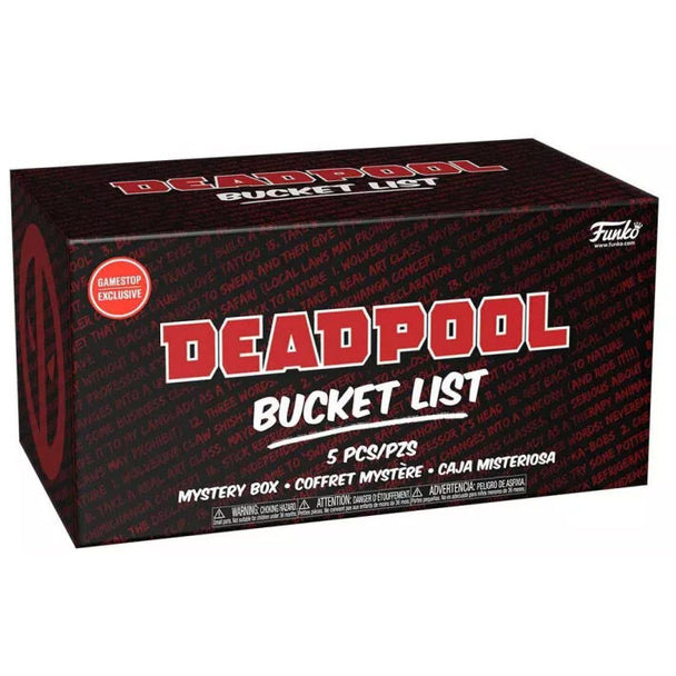 Détail des objets inclus dans le Kit Mistery Box Deadpool : porte-clés, stylo, lanière et badge