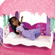 Lustre suspendu au plafond et lit tournant avec escaliers dans le playset Disney Encanto
