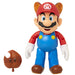 Image de la figurine Super Mario Wave 28 tenue dans une main pour montrer l’échelle