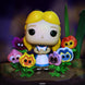 Détail de la figurine Funko POP Alice avec fleurs, montrant les couleurs vives et la finition en vinyle