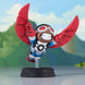 Gros plan sur le visage et la peinture détaillée de la figurine Falcon inspirée de Skottie Young