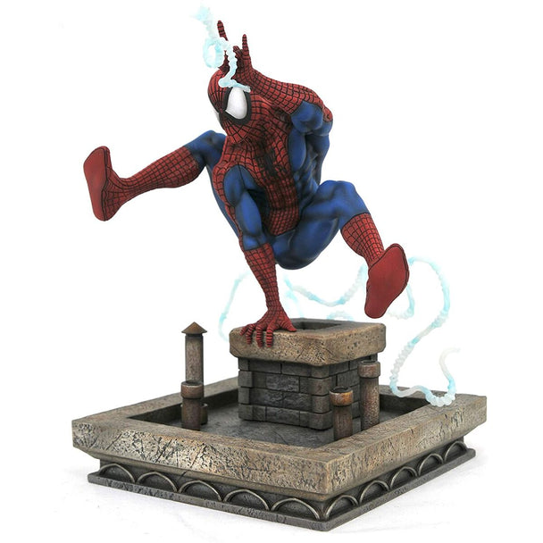 Profil latéral de la figurine Spiderman Marvel 20cm sculptée par Alterton