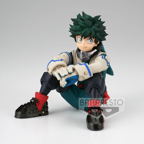 Vue latérale de la figurine Izuku Midoriya Break Time montrant la posture détendue