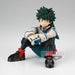 Vue latérale de la figurine Izuku Midoriya Break Time montrant la posture détendue