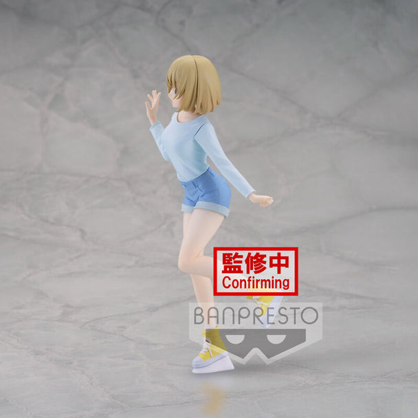 Profil gauche de la figurine Sachi Umino montrant la finesse des traits et la posture dynamique