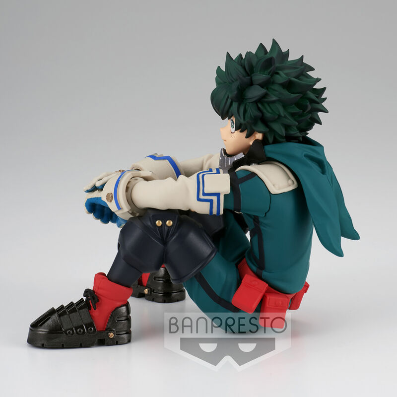 Gros plan sur le visage expressif de la figurine Izuku Midoriya My Hero Academia