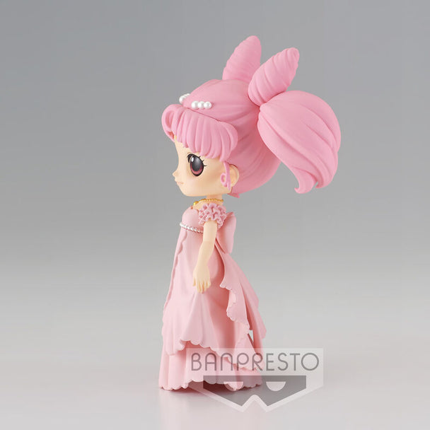 Profil de la figurine Sailor Moon Serenity montrant son costume élégant et ses accessoires