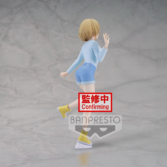 Vue arrière de la figurine Sachi Umino mettant en valeur les détails de la coiffure et du costume