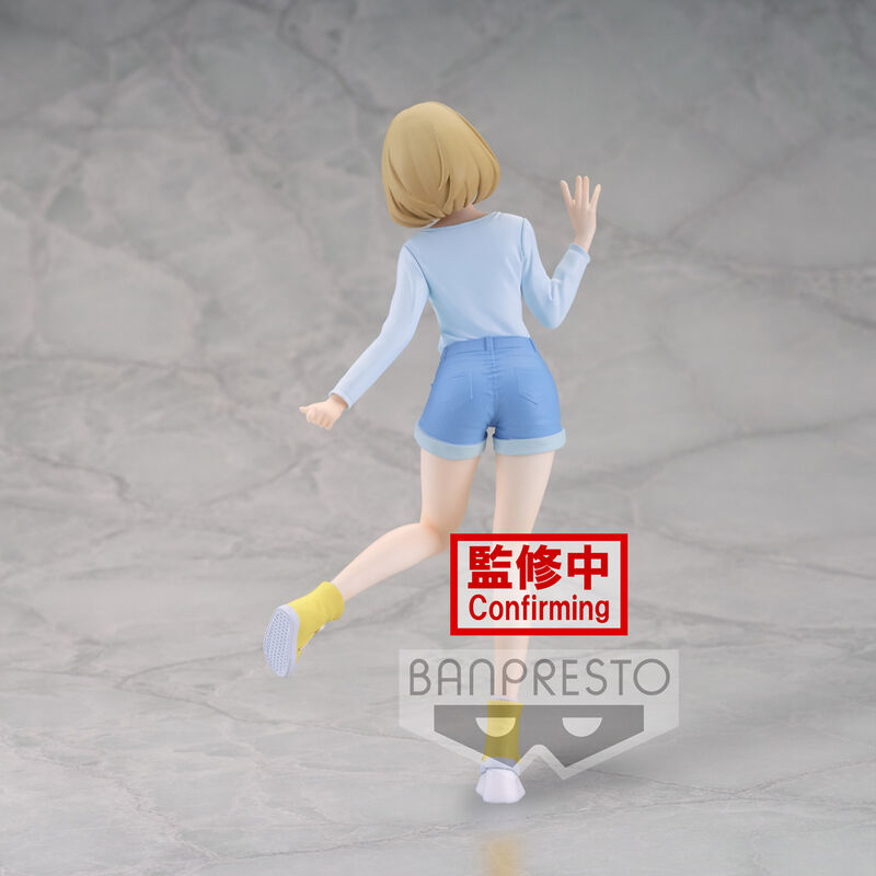 Zoom sur le visage expressif de la figurine Sachi Umino avec finition soignée