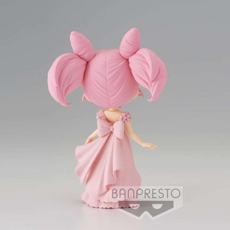 Figurine Sailor Moon Serenity posée sur son socle avec éclairage mettant en valeur les détails