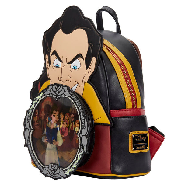Zoom sur les détails du motif Gaston et des méchants Disney sur le sac à dos Loungefly