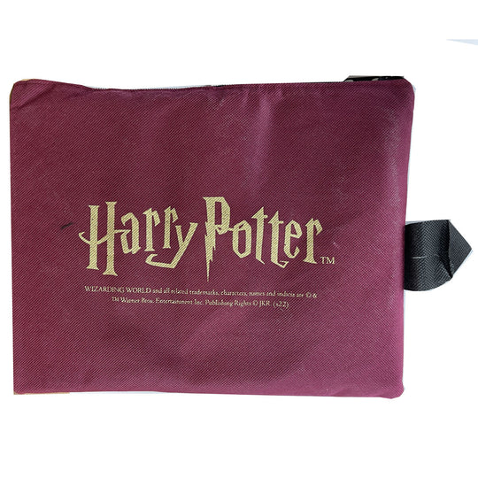 Accessoires du set papeterie Harry Potter incluant règle, surligneur et stylo sur une table