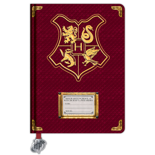 Cahier A5 Harry Potter Hogwarts avec couverture illustrée en couleurs vives, signé BLUE SKY STUDIOS, posé sur un fond neutre.