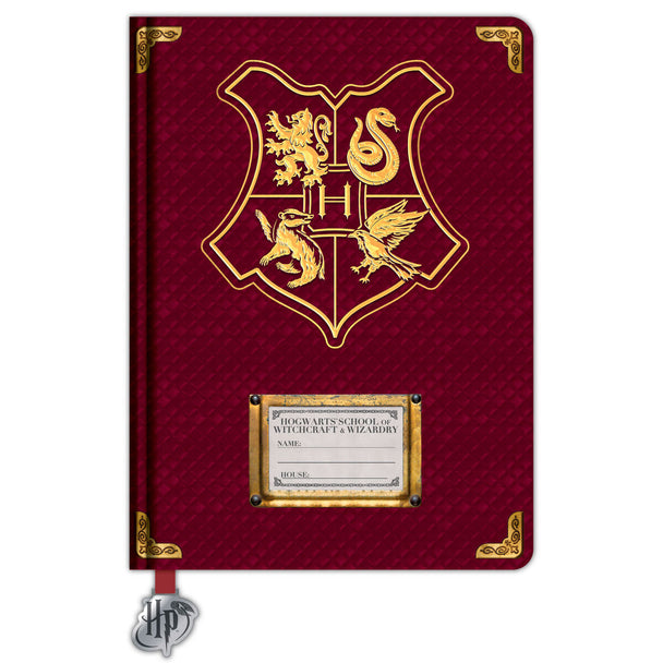Cahier A5 Harry Potter Hogwarts avec couverture illustrée en couleurs vives, signé BLUE SKY STUDIOS, posé sur un fond neutre.