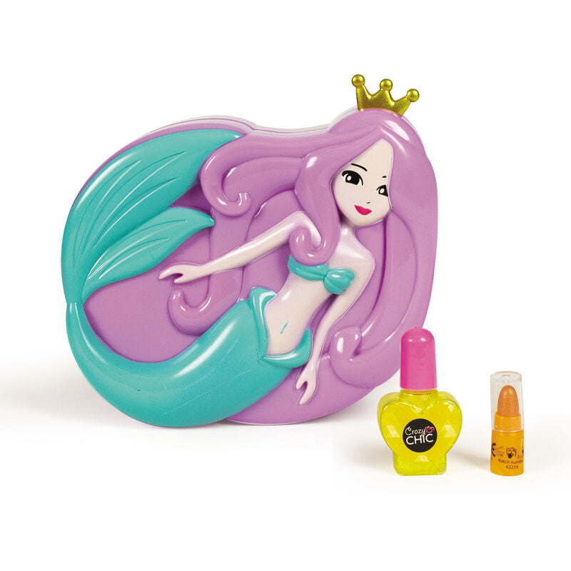 Enfant s’amusant à se maquiller avec le set Crazy Chic Mermaid de CLEMENTONI, en toute sécurité