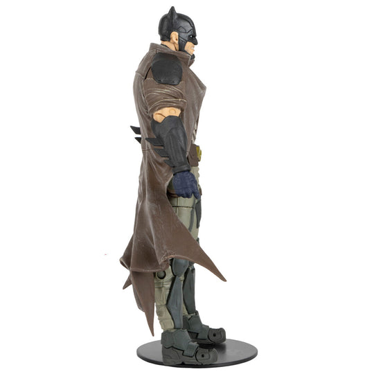Vue arrière de la figurine Batman Dark Detective mettant en valeur la cape texturée