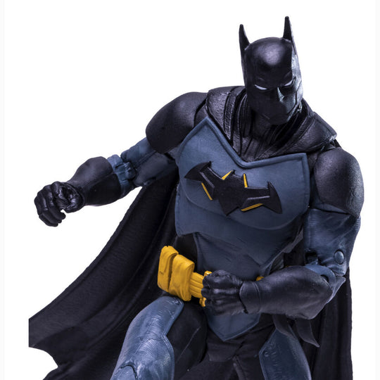 Ensemble complet de la figurine Batman et ses accessoires présentés sur fond neutre