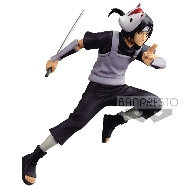 Vue de face de la figurine BANPRESTO Itachi Uchiha avec détails précis du costume et visage