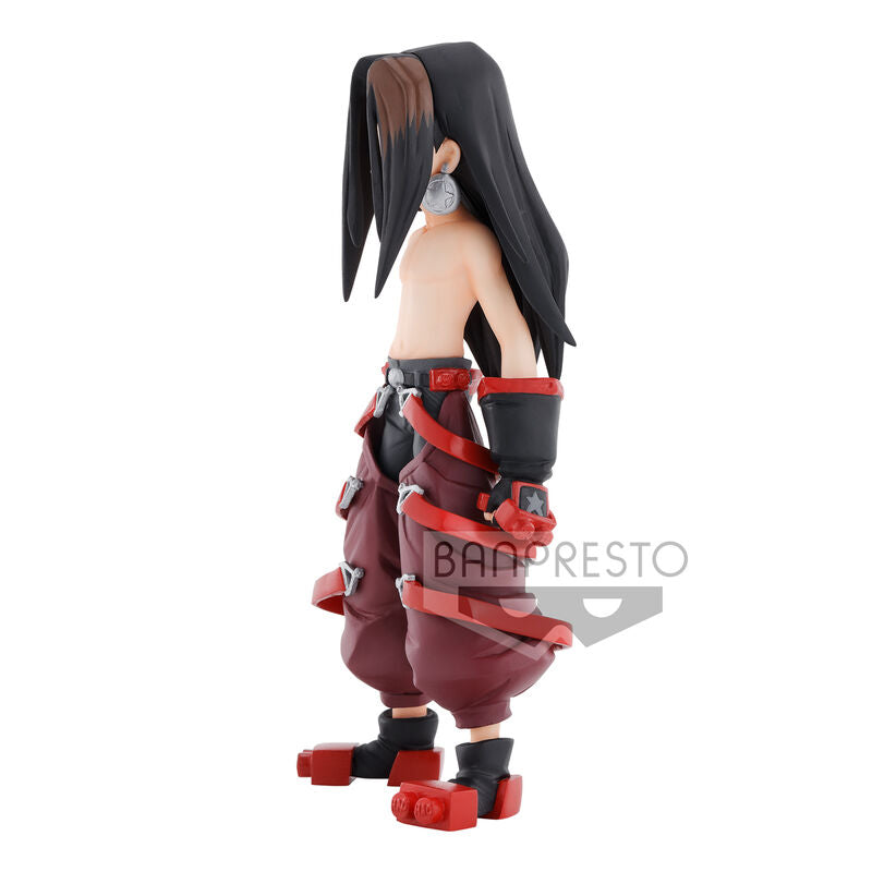 Zoom sur le visage de la figurine Shaman King Hao mettant en valeur ses traits caractéristiques