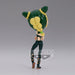 Vue rapprochée du visage expressif et des cheveux verts de la figurine Jolyne Cujoh