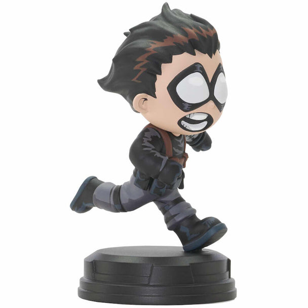 Figurine Winter Soldier 10cm style animé vue de face avec détails précis sur le costume et le visage