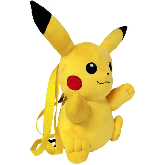 Zoom sur la peluche Pikachu avec ses couleurs vives et son expression souriante
