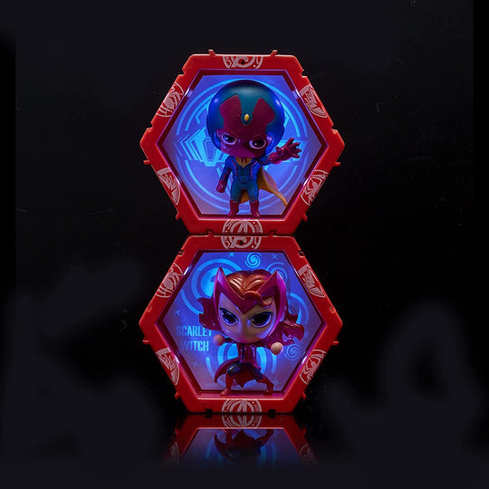 Pod Scarlet avec stickers brillants décorant l’intérieur pour un effet personnalisé.
