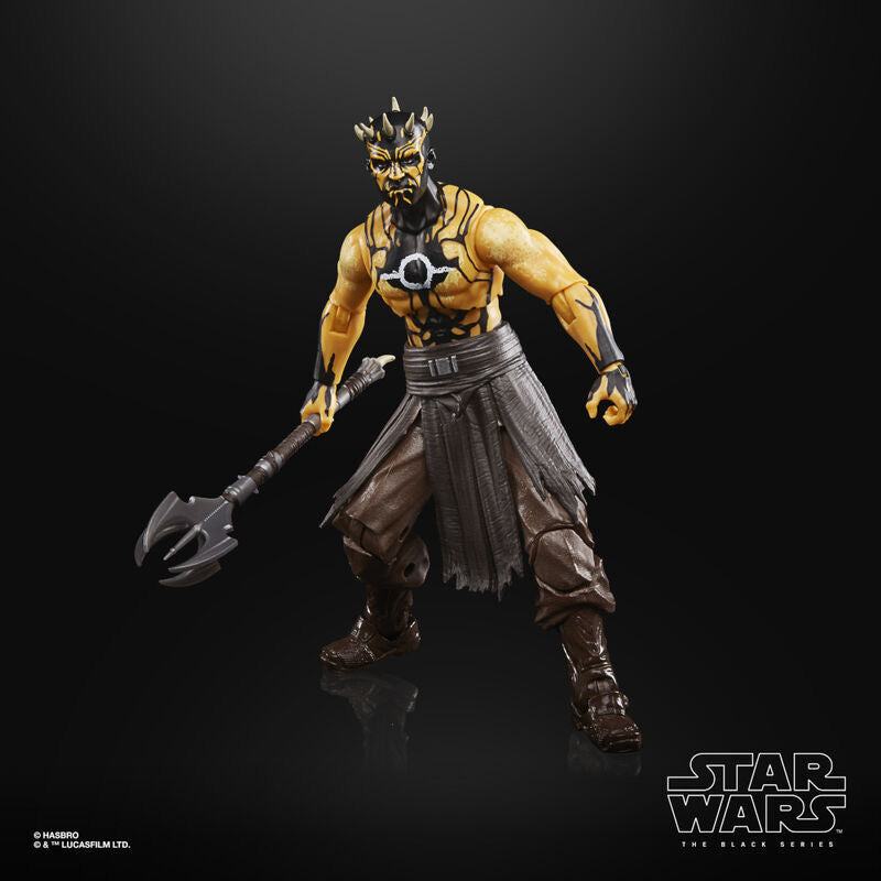 Image rapprochée des accessoires fournis avec la figurine Nightbrother Warrior HASBRO